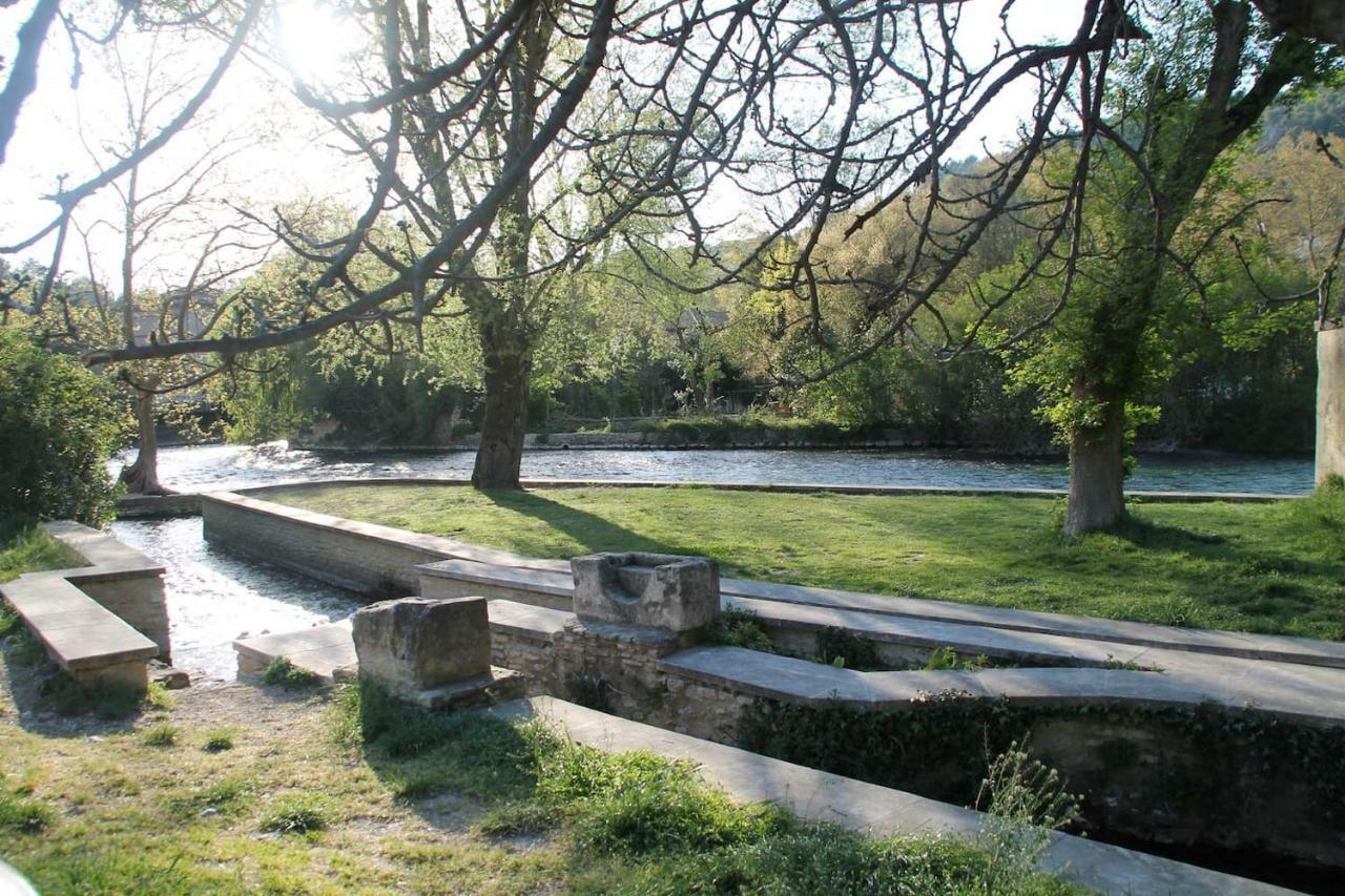Au Bonheur De Lili Daire Fontaine-de-Vaucluse Dış mekan fotoğraf